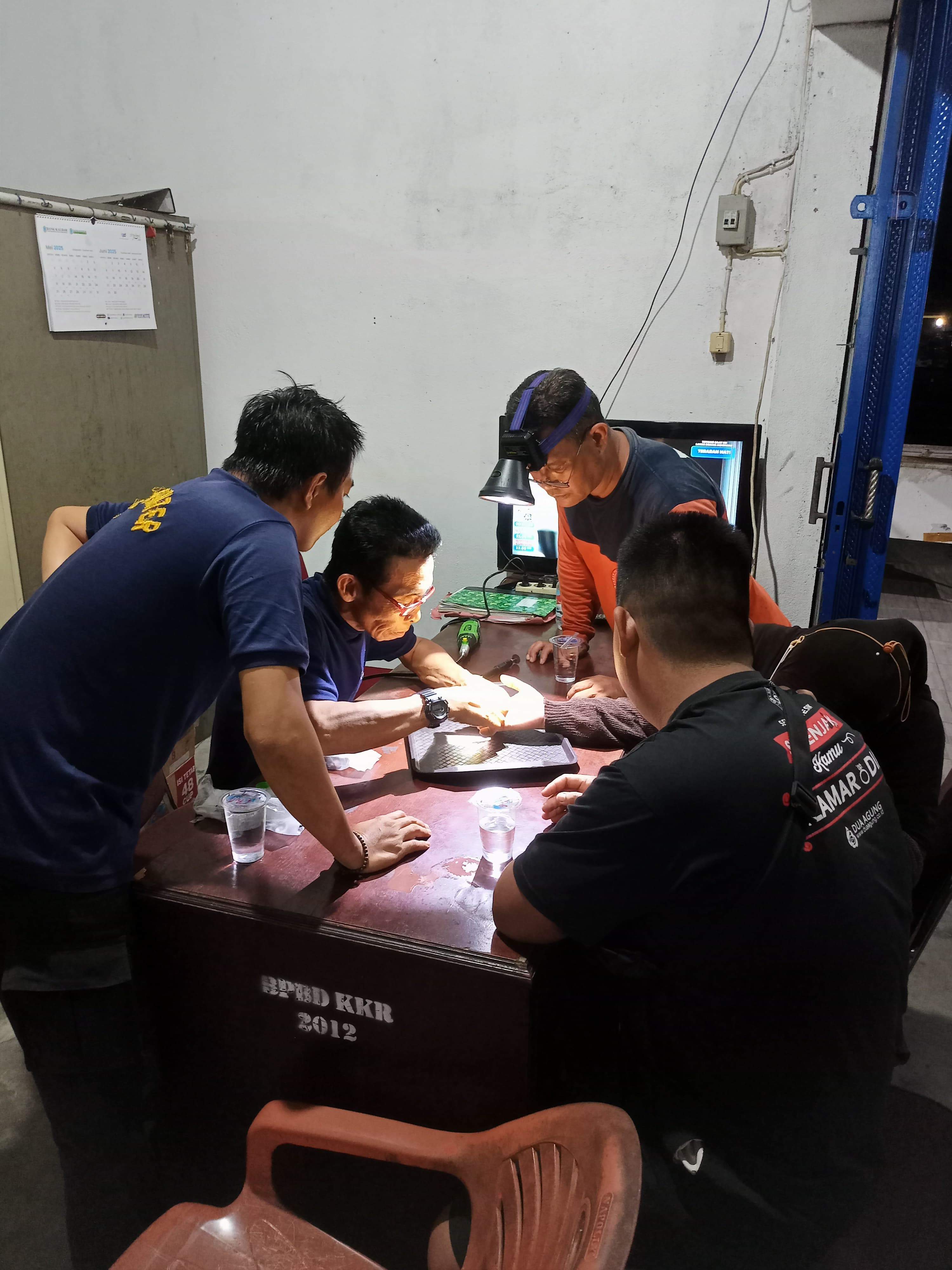 Damkar BPBD Kubu Raya Evakuasi Cincin dari Jari Warga 